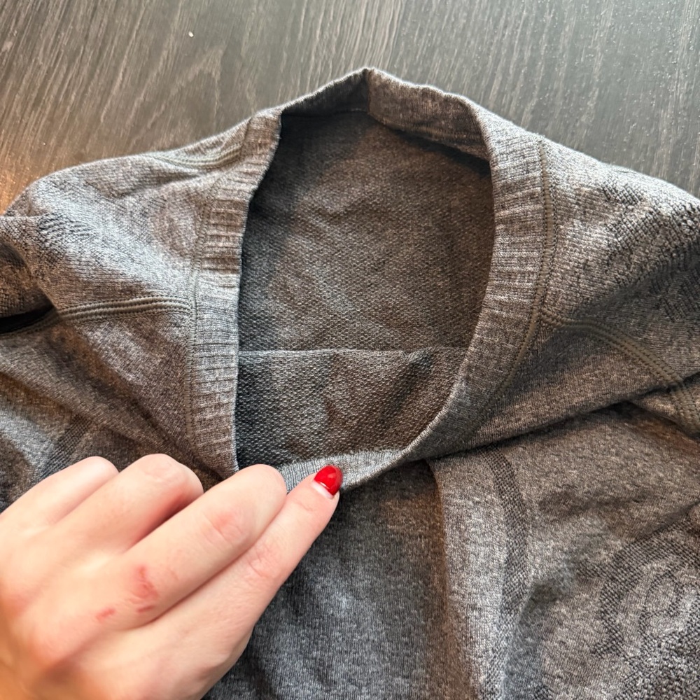 Lululemon grey full length workout top size 4 - Picture 3 of 5